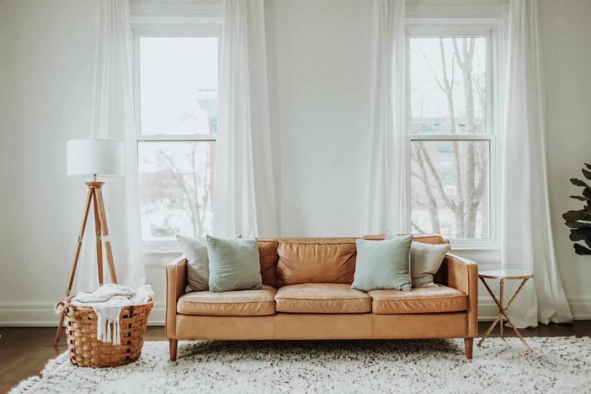 Cómo Combinar Sofás y Sillones para Renovar tu Salón