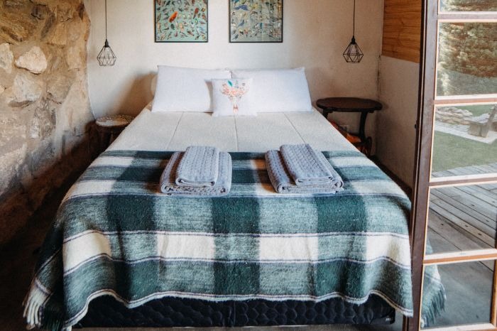 manta en los pies de la cama